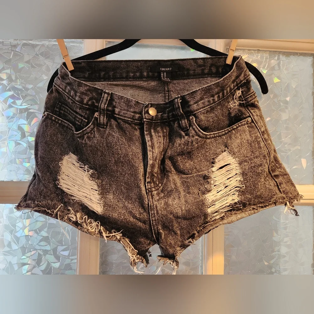 Forever 21 High-Waisted Distressed Black Jean Shorts - Picture 1 of 6